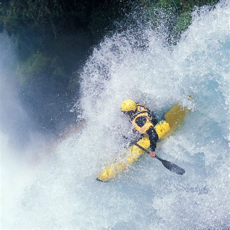 Learn to whitewater kayak | Extreme kayaking, Whitewater kayaking, Kayaking