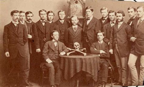 "Skull & Bones": La Orden Secreta de la Calavera y Huesos. El origen (I)