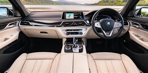 BMW 7 Series Interior & Infotainment | carwow