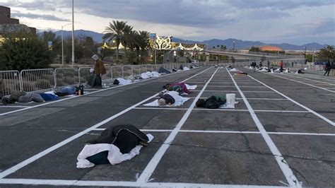 Las Vegas homeless placed in outdoor parking lot as 'temporary shelter' - ABC News