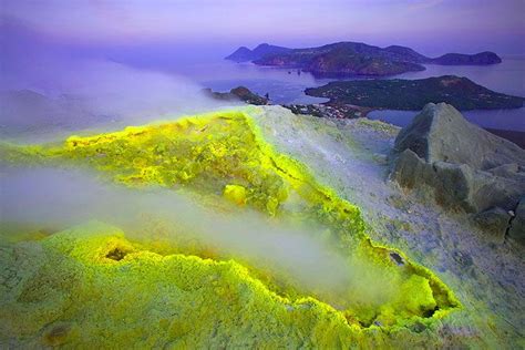 Fumarole at Vulcano's crater (Eolian Islands, Italy) (Photo: Roland ...