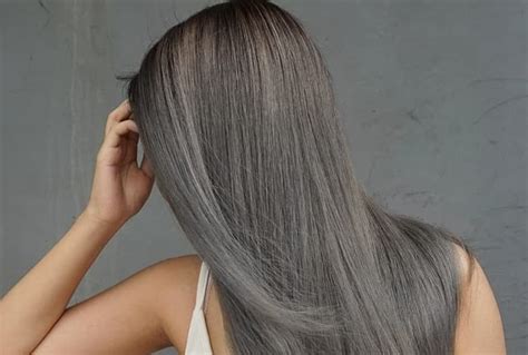 31 Hypnotic Ash Grey Hairstyles to Rock in 2024