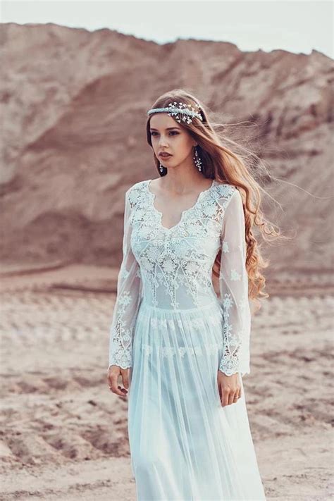 Boho Wedding Dress Trends for Your 2021 Wedding