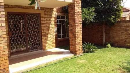 18 Houses for Sale in Mooikloof Ridge | RentUncle