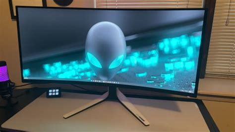 Alienware’s 34 Curved QD-OLED makes it hard to go back to my old gaming ...