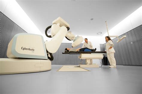 CyberKnife - Saphir Radiochirurgie Zentrum