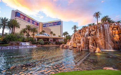 13 Best Lazy River Hotels In Las Vegas - Updated 2020 | Trip101