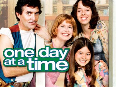 Watch One Day at a Time Episodes | Season 1 | TV Guide