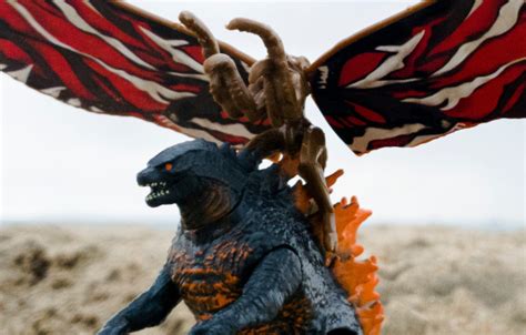 Toy Fair 2019: Closer look at Jakks Fire Godzilla vs. Mothra figures ...