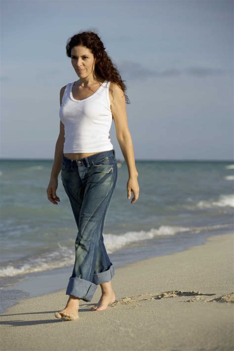 What Are the Benefits of Walking Barefoot on the Beach