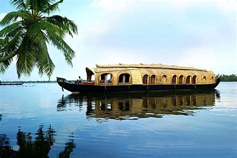 Tours and Travels: Alappuzha Beach In Kerala,Venice Of East