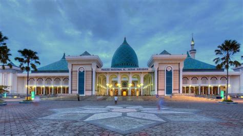 Wisata Religi Masjid Al-Akbar Surabaya