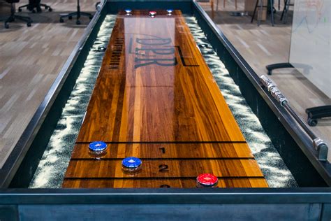 10 Shuffleboard Table | Letter G Decoration