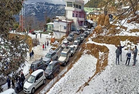 Snowfall:चकराता, मसूरी, धनोल्टी में बिछी बर्फ की चादर, बर्फबारी का ...