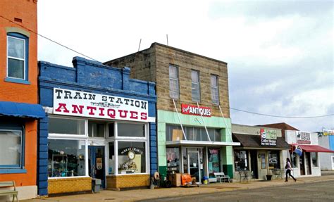 Antique Lovers Must Visit the Tiny Arkansas Town of Mena | Mena arkansas, Arkansas vacations ...