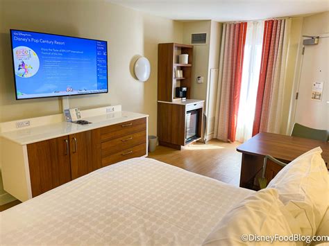 PHOTOS: Disney's Pop Century Resort Standard Room Tour | the disney food blog