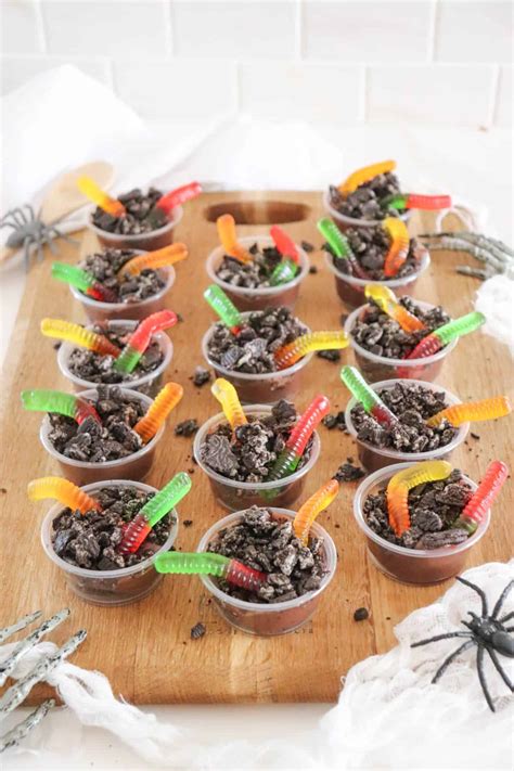 Halloween Worms in Dirt Recipe (Quick & Easy) » Homemade Heather