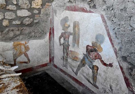 Fresco of two fighting gladiators discovered in Pompeii