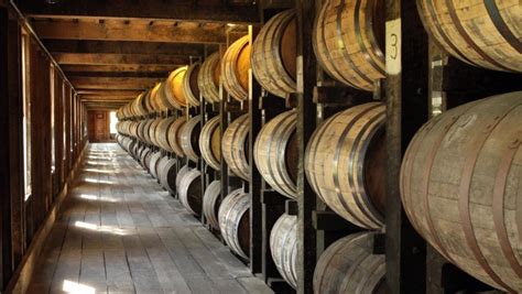History Obsessed - A Brief History Of Bourbon