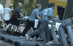 14 People Who Don't Know How to Treadmill [GIFS] | Gym fails funny, Gym fail, Funny gif