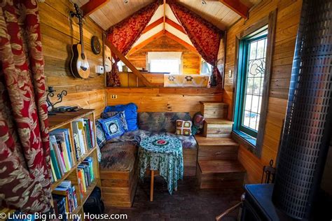 Living Big in a Tiny House - Spectacular Tiny House Truck Made From ...