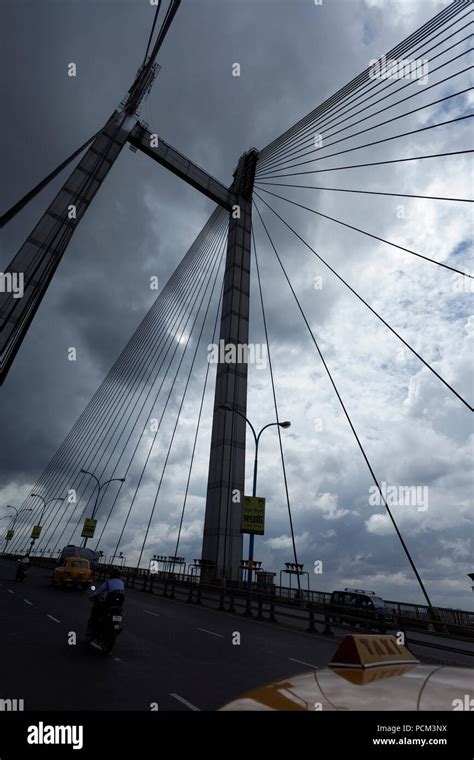 The Vidyasagar Setu Bridge Over Hooghly River, Kolkata, India Stock ...