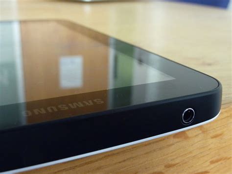 Samsung Galaxy Tab vs Apple iPad size-comparison photos - CNET