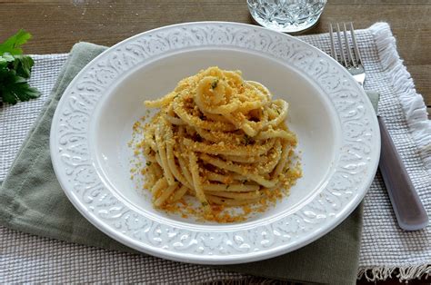 Ricetta Pasta con acciughe e pangrattato - La Cucina Imperfetta