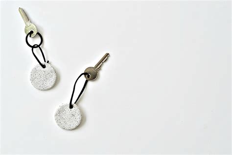 Make these (faux) granite handmade clay keychains - DIY home decor - Your DIY Family