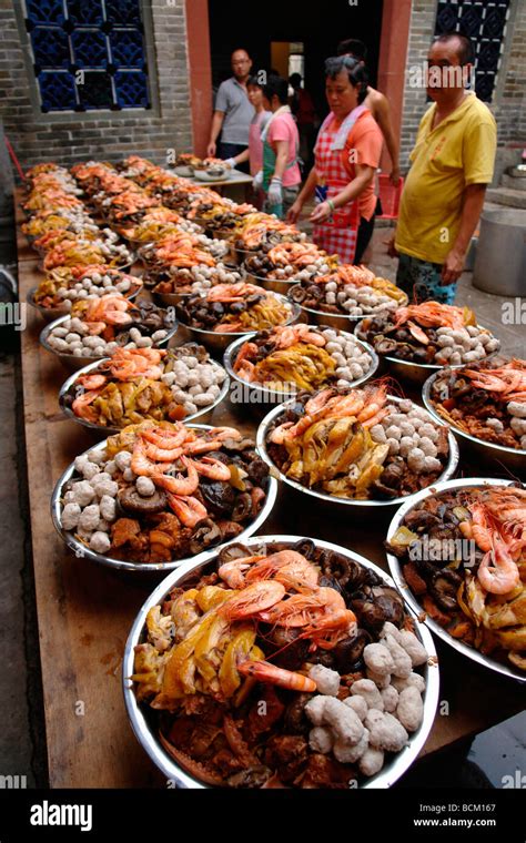 China Hong Kong Tang Clan Big Bowl Feast banquet in New Territories ...