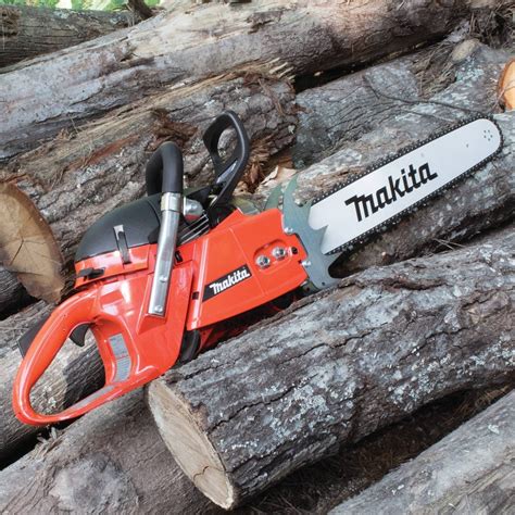 Chainsaw For Ripping Logs (What Are The Best?)