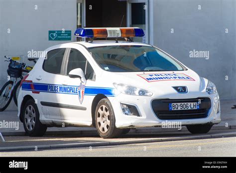 Police car in france hi-res stock photography and images - Alamy