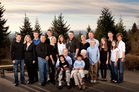 Large Group Family Portrait | Large family photos, Large family ...