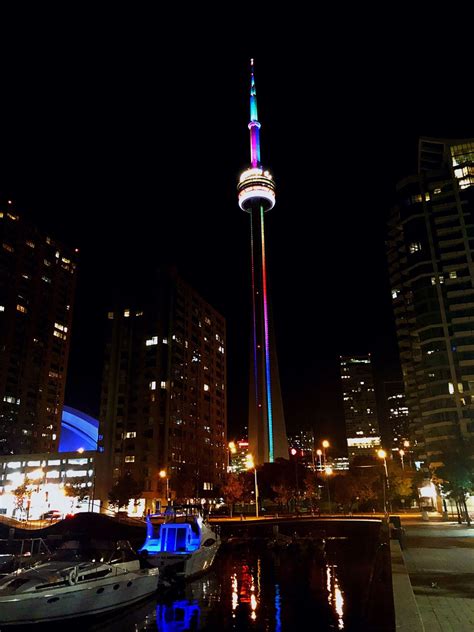 Toronto's CN Tower at night | Toronto city, Canada pictures, Toronto life