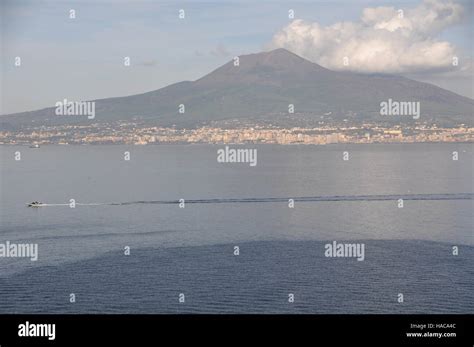 Mount Vesuvius and the Gulf of Naples Stock Photo - Alamy