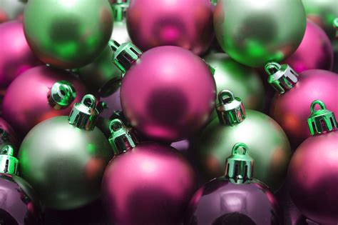 Photo of Red and green Xmas baubles | Free christmas images