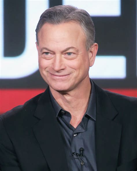 Gary Sinise Receives Humanitarian Award and ‘Proud Salute’ for Serving ...