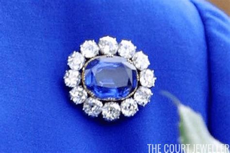 Queen Elizabeth’s Sapphire Brooches | Royal jewelry, Royal jewels, Queen elizabeth jewels