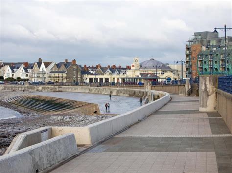 Porthcawl - Town Beach | VisitWales