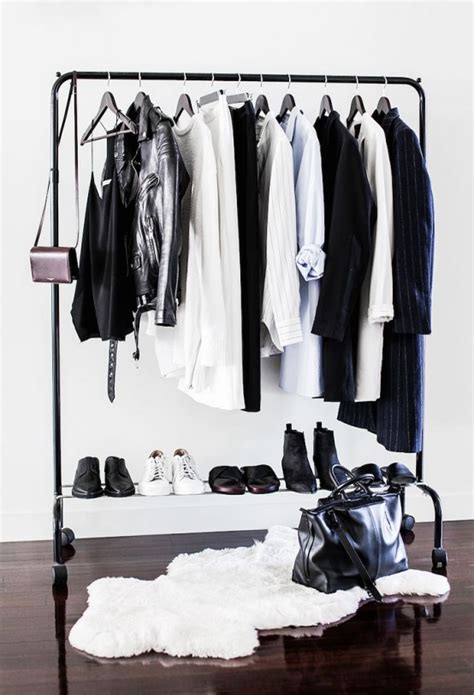 34 Stylish Minimalist Closet Design Ideas - DigsDigs