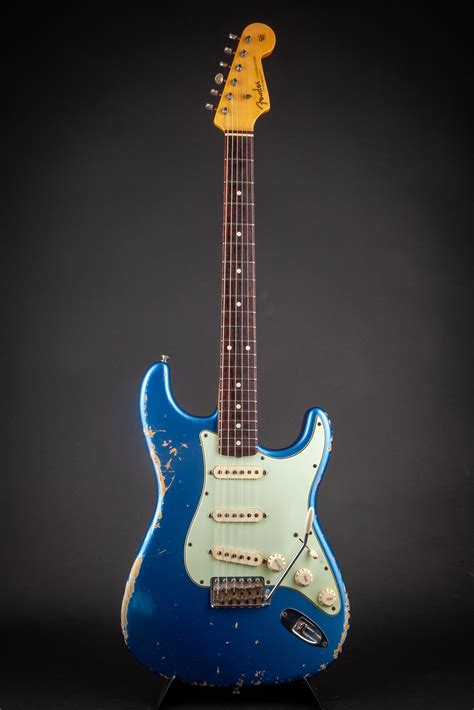 Fender Custom Shop: 62 Stratocaster Heavy Relic Lake Placid Blue R5322 – World Guitars