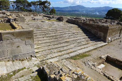 Jeffrey Bale's World of Gardens: The Minoan Labyrinth