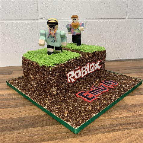 Roblox Cake | Roblox cake, Kids cake, Avenger cake