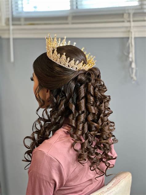 Quinceanera hairstyle | Quince hairstyles, Quincenera hairstyles, Quince hairstyles with crown