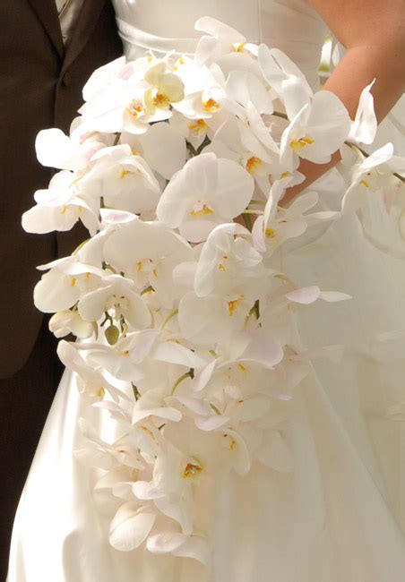 Ideas for your bridal bouquet and wedding flowers - TodaysBride.ca