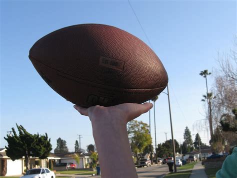 How to Throw a Football : 5 Steps (with Pictures) - Instructables