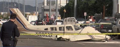 Video: Arizona plane crash lands on roads - KYMA