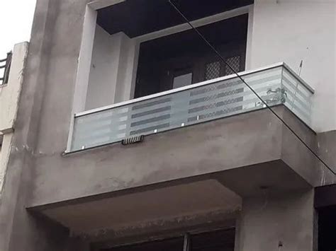 Silver 202 Stainless Steel Lining Glass Balcony Railing, For Home, Material Grade: SS202 at Rs ...