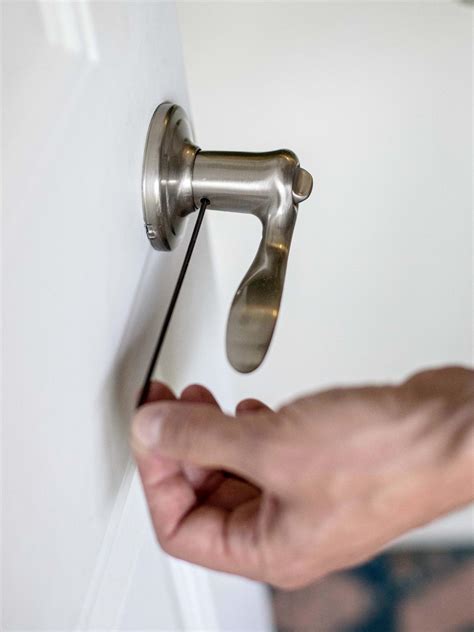 How To Remove Bathroom Door Handle With Lock - Artcomcrea