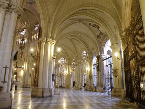 Best Religious Excursions in Toledo Cathedral | experitour.com